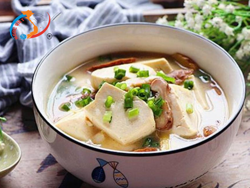 Canh gà nấu đậu phụ, rau củ